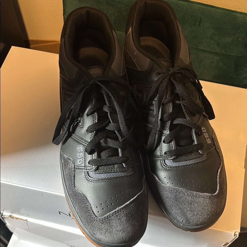 New Balance Black 550